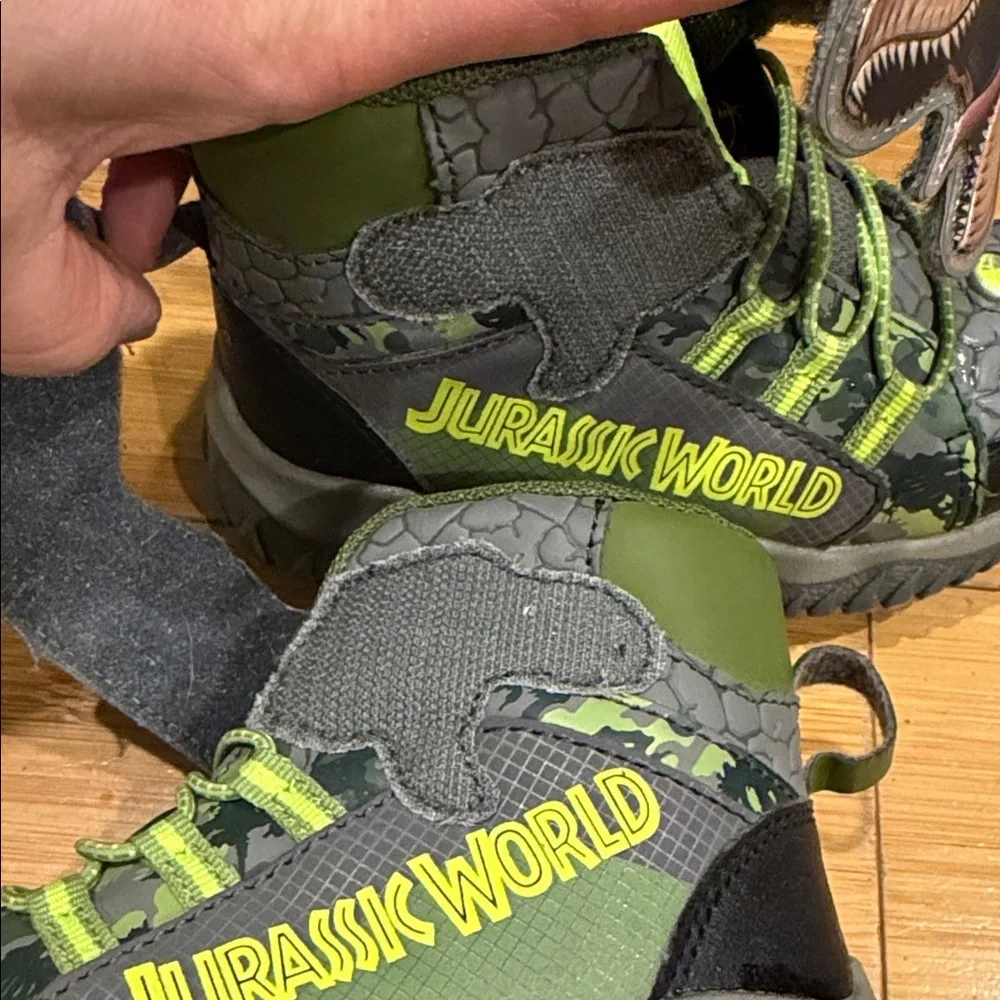 Jurassic World Universal City Studios Light Up High-Top Sneakers Size 10